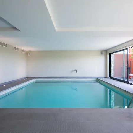 Apartman & Pool-como House-160 Mt-private Indoor Swimming Pool, Heated Year-private Covered Parking-private Garden And Terrace-fully Equipped Kitchen *