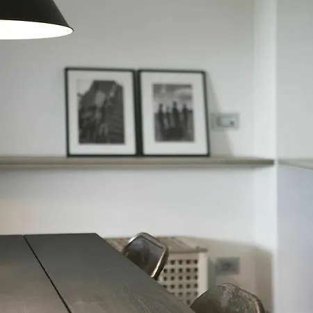 Apartment & Pool-como House-160 Mt-private Indoor Swimming Pool, Heated Year-private Covered Parking-private Garden And Terrace-fully Equipped Kitchen