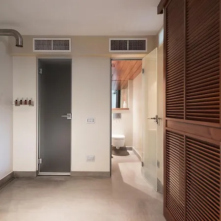 & Pool-como House-160 Mt-private Indoor Swimming Pool, Heated Year-private Covered Parking-private Garden And Terrace-fully Equipped Kitchen Como