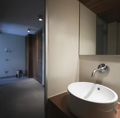 & Pool-como House-160 Mt-private Indoor Swimming Pool, Heated Year-private Covered Parking-private Garden And Terrace-fully Equipped Kitchen