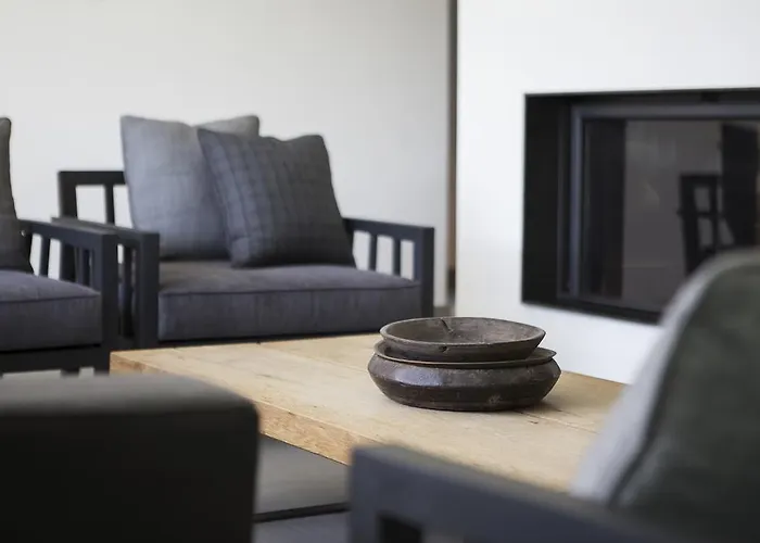 & Pool-como House-160 Mt-private Indoor Swimming Pool, Heated Year-private Covered Parking-private Garden And Terrace-fully Equipped Kitchen