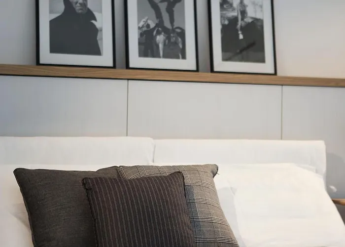 & Pool-como House-160 Mt-private Indoor Swimming Pool, Heated Year-private Covered Parking-private Garden And Terrace-fully Equipped Kitchen