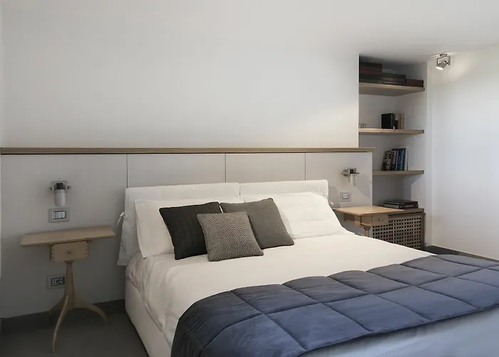 & Pool-como House-160 Mt-private Indoor Swimming Pool, Heated Year-private Covered Parking-private Garden And Terrace-fully Equipped Kitchen * Como