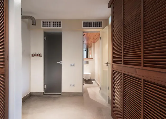 & Pool-como House-160 Mt-private Indoor Swimming Pool, Heated Year-private Covered Parking-private Garden And Terrace-fully Equipped Kitchen Como