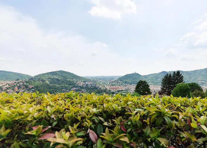 Appartement & Pool-como House-160 Mt-private Indoor Swimming Pool, Heated Year-private Covered Parking-private Garden And Terrace-fully Equipped Kitchen *