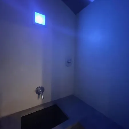 & Pool-como House-160 Mt-private Indoor Swimming Pool, Heated Year-private Covered Parking-private Garden And Terrace-fully Equipped Kitchen