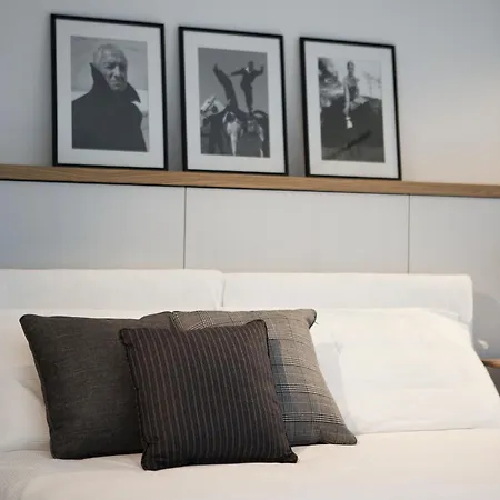 & Pool-como House-160 Mt-private Indoor Swimming Pool, Heated Year-private Covered Parking-private Garden And Terrace-fully Equipped Kitchen