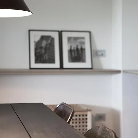 Apartmán & Pool-como House-160 Mt-private Indoor Swimming Pool, Heated Year-private Covered Parking-private Garden And Terrace-fully Equipped Kitchen